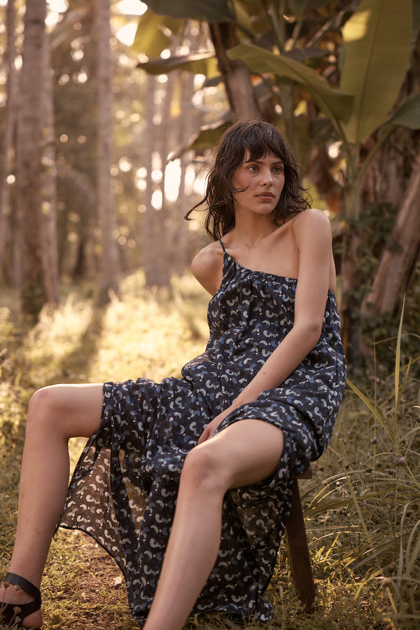 Color: le jardin de nuit