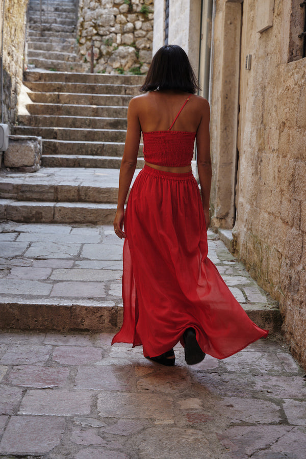 Color: Scarlet
